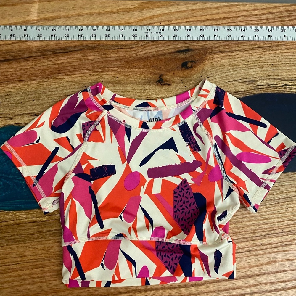 Vibrant Abstract Crop Top - Picture 8 of 8